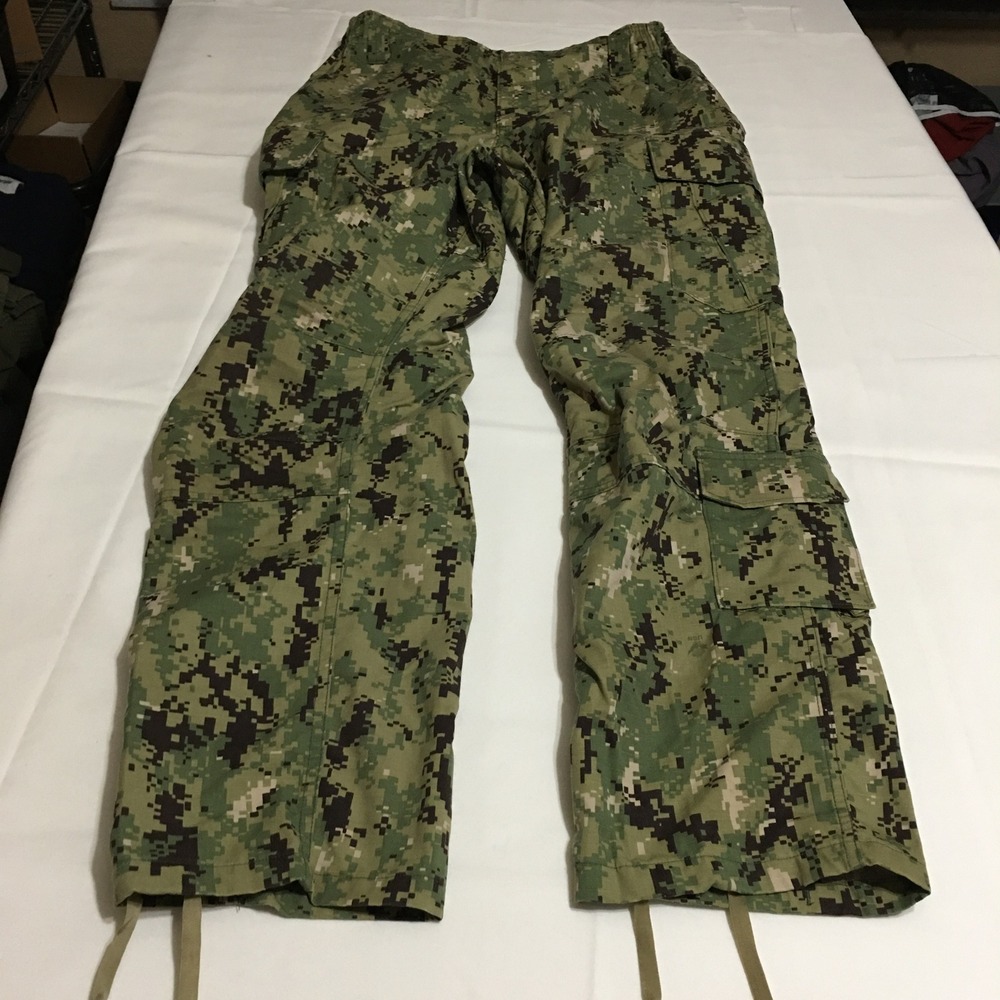 US Navy Working Uniform Type III Trousers Medium Regular Green Digital Camo